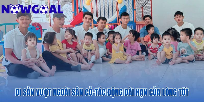 Khoảnh khắc ngoài sân cỏ khiến cầu thủ được yêu mến hơn